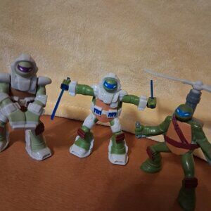 TEEN AGE MUTANT NINJA TURTLES-8 TOTAL